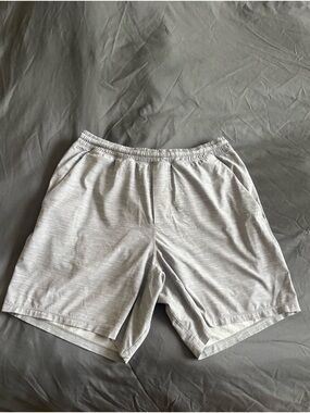 Men's LuLu Lemon Light Gray Athletic Shorts, Large, 7in Inseam